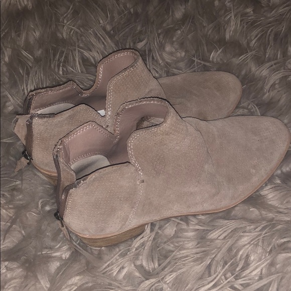 Beautiful Dolce Vita booties! - Picture 3 of 4